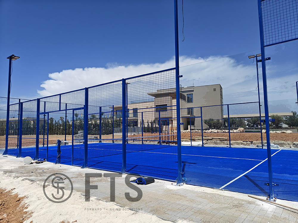 Κατασκευή γηπέδου PADEL σε ξενοδοχειακό συγκρότημα στα Νέα Μουδανιά Χαλκιδικής από την FTS HELLAS - Μάιος 2025